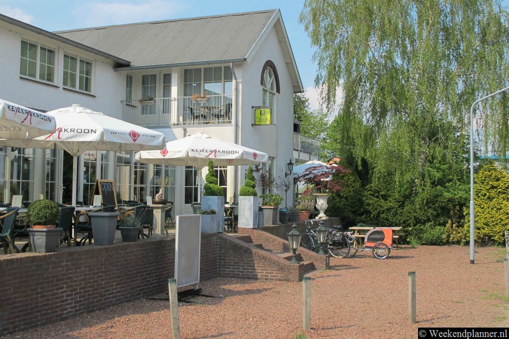 Hotel de Brabantse Biesbosch in Werkendam heeft een restaurant met een terras.Tip: Reserveer een kamer in dit hotel aan het water.